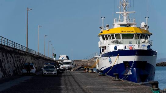 El buque &Aacute;ngeles Alvari&ntilde;o, atracado en el muelle de Santa Cruz de Tenerife