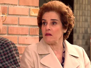 Benigna confirma sus sospechas: Doña Visi ha vuelto al barrio Benigna confirma sus sospechas: Doña Visi ha vuelto al barrio