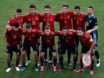 #SiSeArrodillanApagaLaTele, usuarios de Twitter piden que la selección española no haga el gesto pro 'Black Lives Matter' #SiSeArrodillanApagaLaTele, usuarios de Twitter piden que la selección española no haga el gesto pro 'Black Lives Matter'