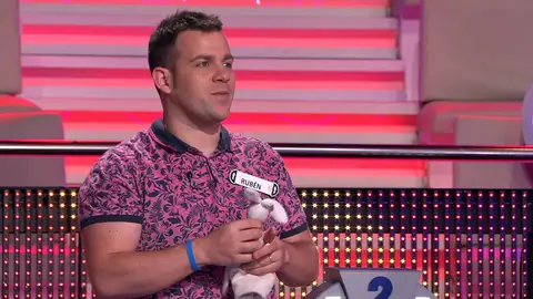 ¿Qué trae entre manos? Un concursante participa en ‘¡Ahora caigo!’ con un objeto muy especial de su hijo ¿Qué trae entre manos? Un concursante participa en ‘¡Ahora caigo!’ con un objeto muy especial de su hijo