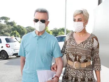 Ortega Cano y su mujer, Ana María Aldón, entrando en el hospital Ortega Cano y su mujer, Ana María Aldón, entrando en el hospital