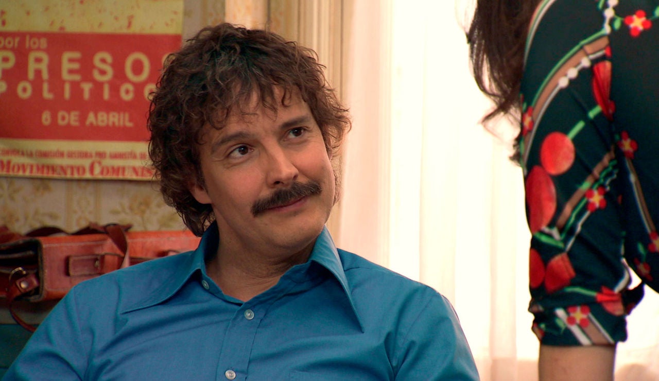 Guillermo, locamente enamorado y decidido a conquistar a Estefanía. Guillermo, locamente enamorado y decidido a conquistar a Estefanía.