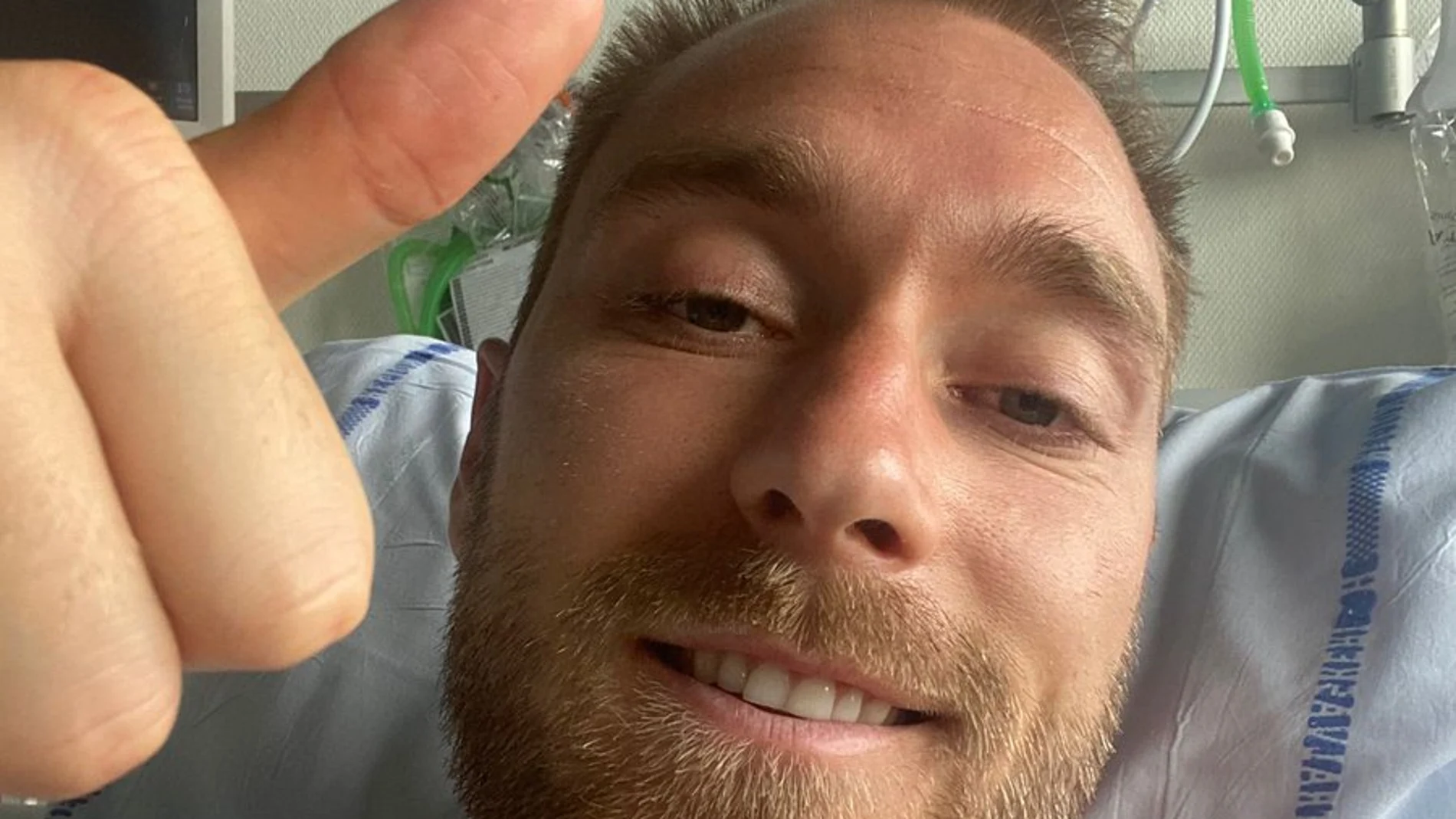 Primera foto de Eriksen desde el hospital: &quot;Me siento bien&quot;