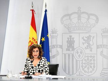 La ministra de Hacienda y portavoz del Gobierno, María Jesús Montero, ofrece una rueda de prensa este martes en el Palacio de la Moncloa en Madrid