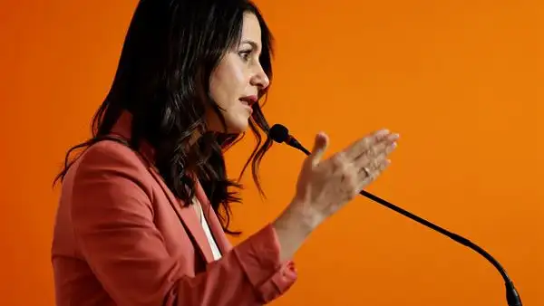 Inés Arrimadas acusa a Sánchez por los indultos de "escupir a la cara" a las familias que "pasaron miedo" en Cataluña Inés Arrimadas acusa a Sánchez por los indultos de "escupir a la cara" a las familias que "pasaron miedo" en Cataluña