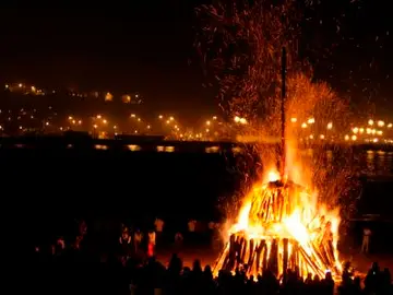 Foto de archivo Hogueras Noche de San Juan Foto de archivo Hogueras Noche de San Juan