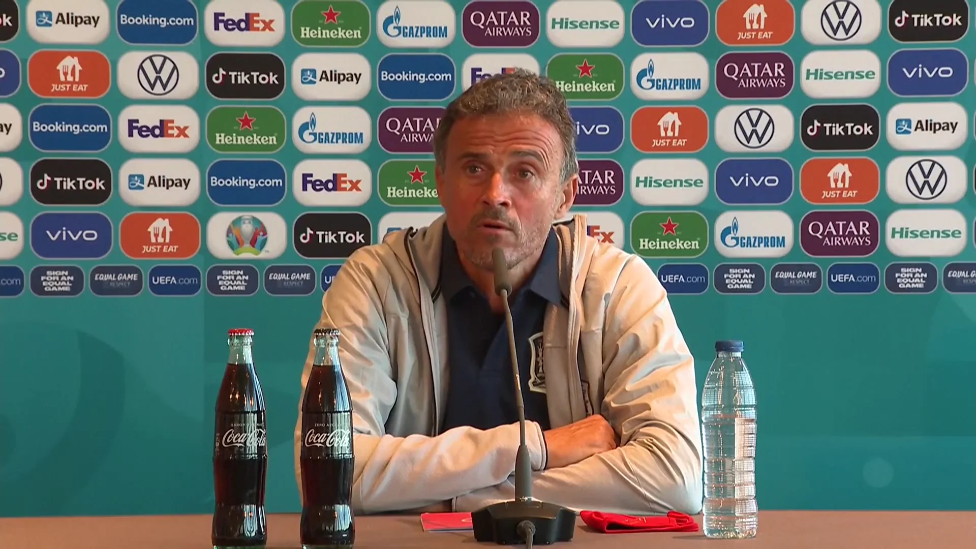 Luis Enrique: "¿Dimitir? ¿Estás de broma? Estoy pensando en renovar" Luis Enrique: "¿Dimitir? ¿Estás de broma? Estoy pensando en renovar"
