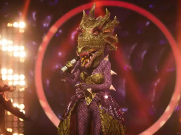 Dragona se pone alegre con ‘Me colé en una fiesta’ de Mecano Dragona se pone alegre con ‘Me colé en una fiesta’ de Mecano