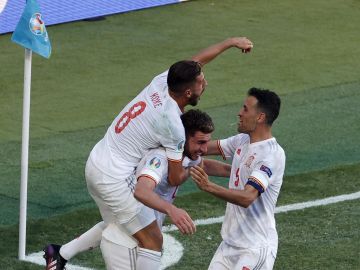 España hace una 'manita' a Eslovaquia y pasa a octavos de la Eurocopa como primera de grupo
