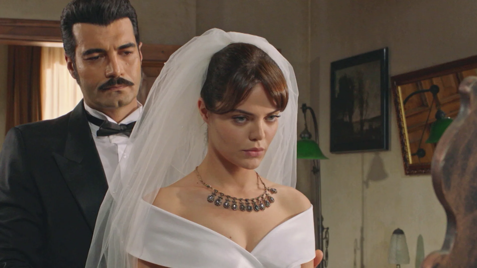 Los problemas pondrán a prueba el amor incondicional de Züleyha y Yilmaz en 'Tierra Amarga': "¿Y si Demir se interpone entre nosotros?"