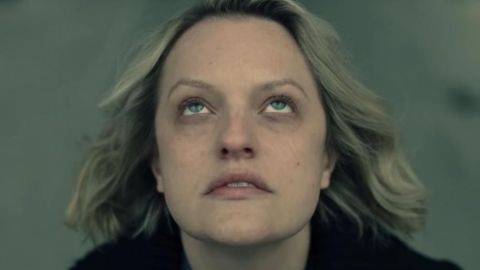 Elisabeth Moss como June en 'El cuento de la criada'