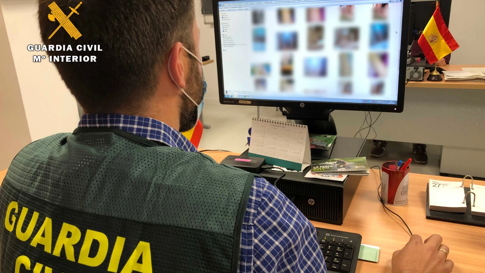 Agente de la Guardia Civil. Agente de la Guardia Civil.