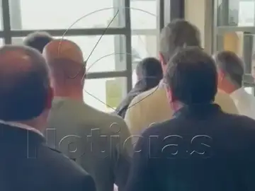 Las imágenes de la salida de los líderes independentistas desde el interior de la cárcel Las imágenes de la salida de los líderes independentistas desde el interior de la cárcel