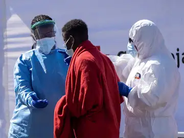 Un fallecido entre 23 varones subsaharianos rescatados al sur de Gran Canaria Un fallecido entre 23 varones subsaharianos rescatados al sur de Gran Canaria