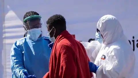 Un fallecido entre 23 varones subsaharianos rescatados al sur de Gran Canaria Un fallecido entre 23 varones subsaharianos rescatados al sur de Gran Canaria