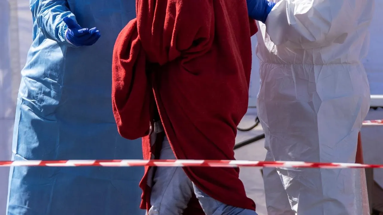 Un fallecido entre 23 varones subsaharianos rescatados al sur de Gran Canaria Un fallecido entre 23 varones subsaharianos rescatados al sur de Gran Canaria