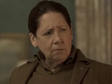 Ann Dowd como tía Lydia en 'El cuento de la criada' Ann Dowd como tía Lydia en 'El cuento de la criada'