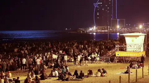 Celebración de San Juan en la Barceloneta Celebración de San Juan en la Barceloneta
