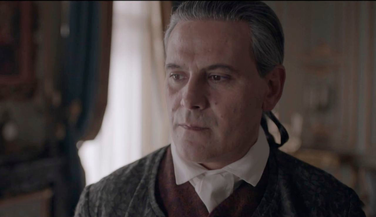 En el último capítulo, Clara se marcha de Castamar antes de la boda de Amelia y Diego