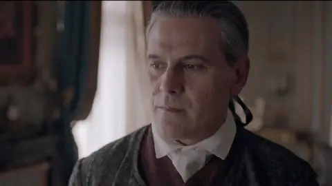 En el último capítulo, Clara se marcha de Castamar antes de la boda de Amelia y Diego En el último capítulo, Clara se marcha de Castamar antes de la boda de Amelia y Diego