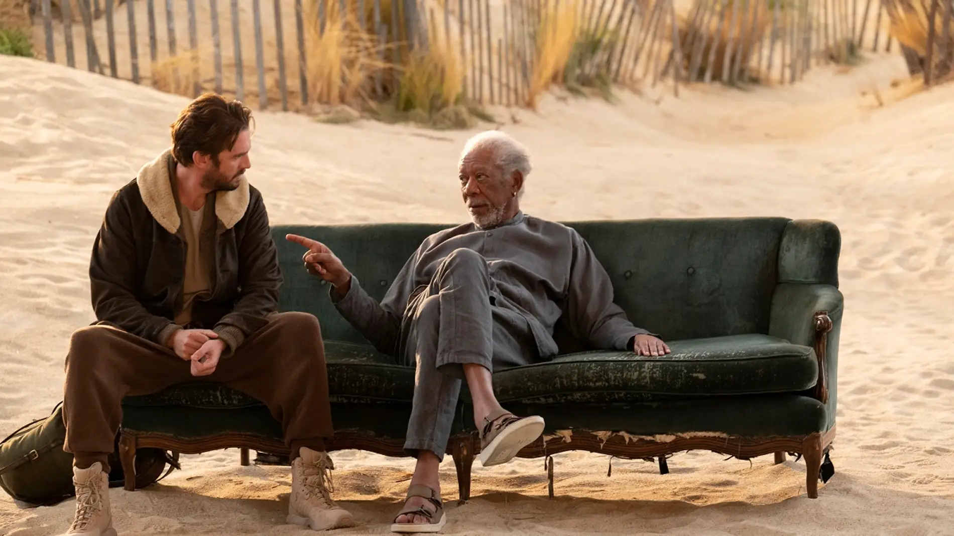 Morgan Freeman y Dan Stevens en 'Solos'