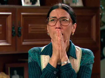 Manolita, aterrada, decide llevarse a su familia lejos del barrio Manolita, aterrada, decide llevarse a su familia lejos del barrio