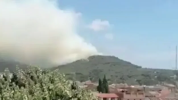 Un incendio en Sant Jaume de Traià, en Barcelona, ocasiona más de 200 llamadas al 112 Un incendio en Sant Jaume de Traià, en Barcelona, ocasiona más de 200 llamadas al 112