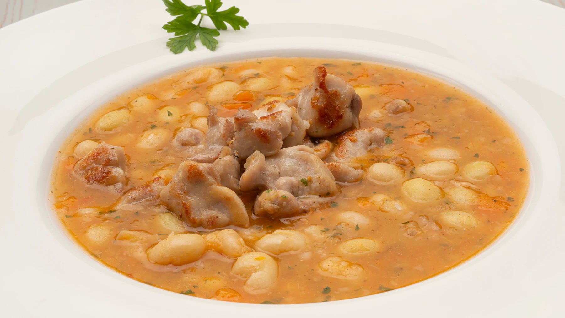 "Un plato de 10", de Karlos Arguiñano: muslos de conejo con pochas