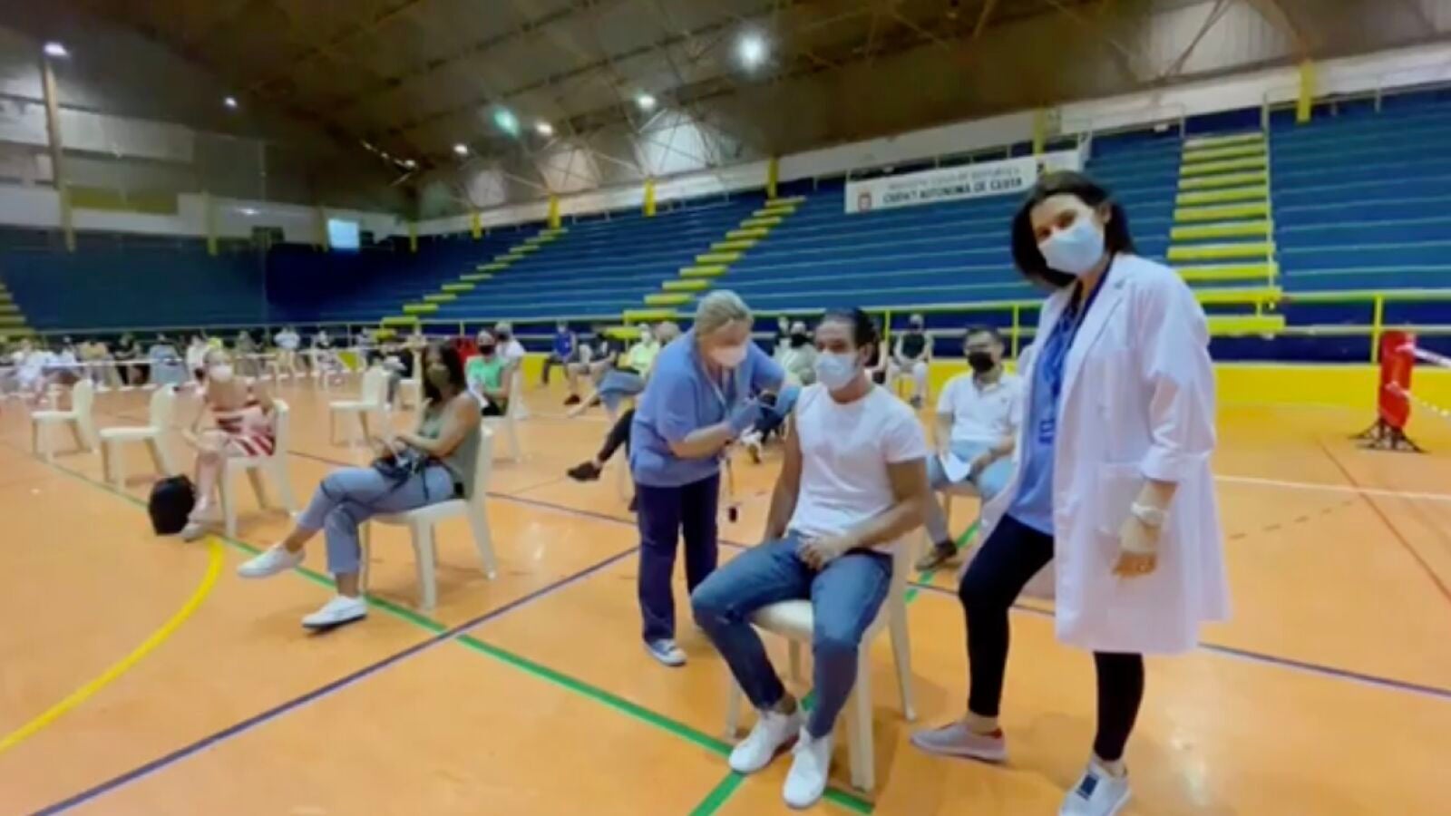 'Vacunarse es de guapos', la nueva campaña de Ceuta para inmunizar a jóvenes e indecisos