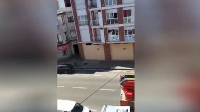 Rescatan a una niña de 5 años que pedía ayuda desde un piso en llamas en Unquera, Cantabria