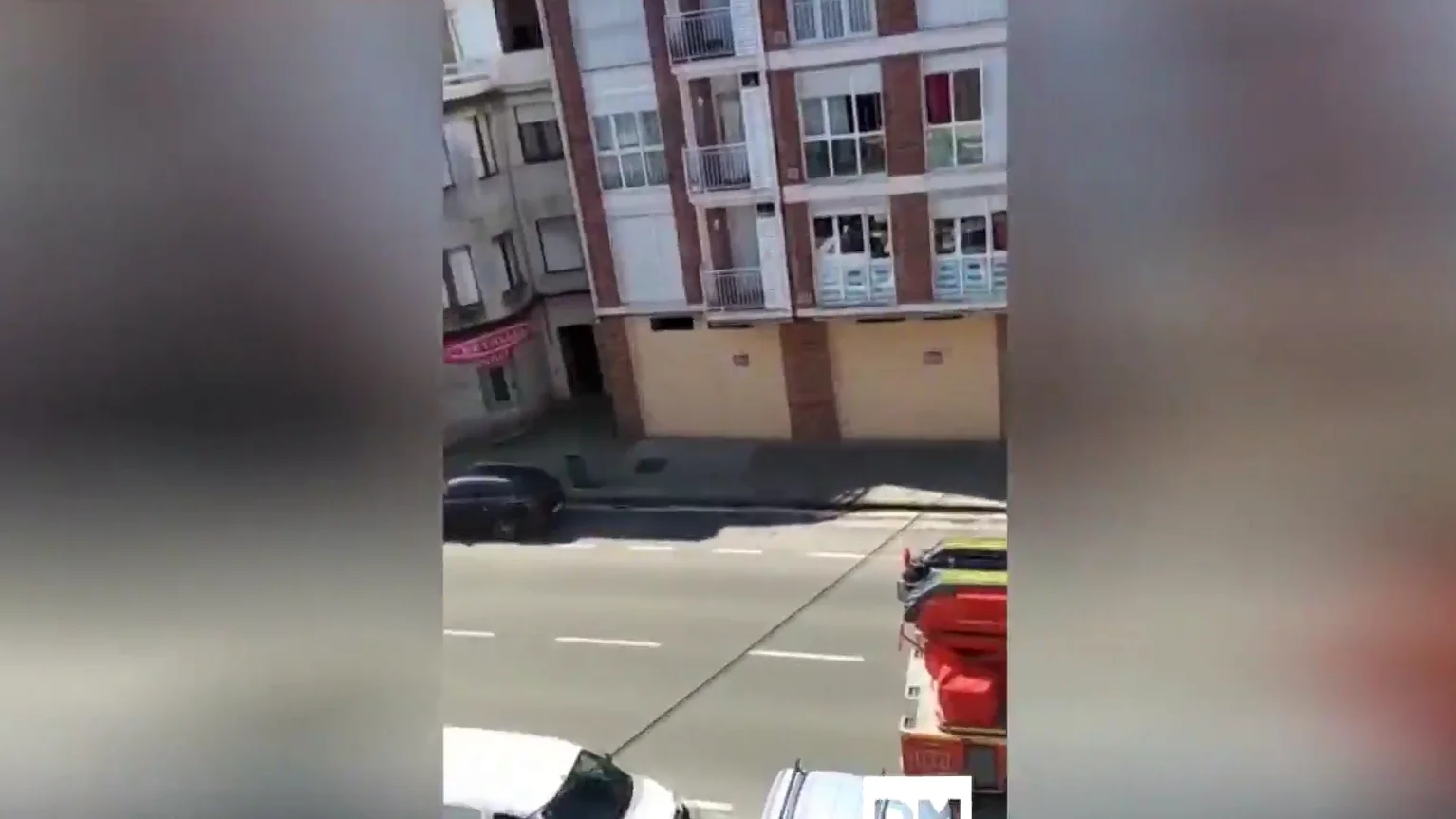 Rescatan a una ni&ntilde;a de 5 a&ntilde;os que ped&iacute;a ayuda desde un piso en llamas en Unquera, Cantabria 