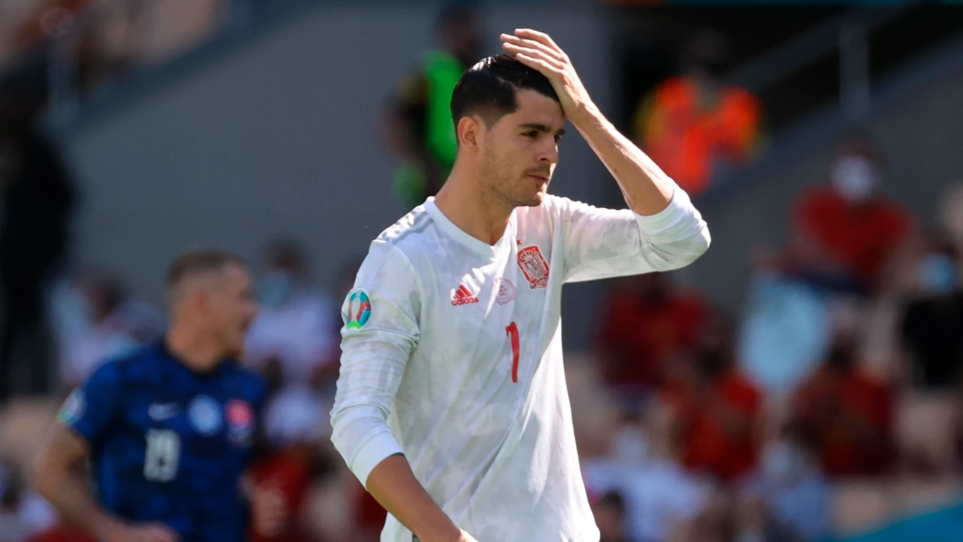 Álvaro Morata reacciona tras fallar un penalti ante Eslovaquia