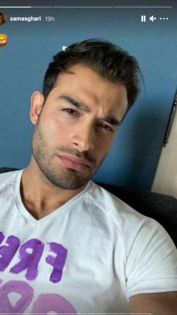 Sam Asghari da apoyo a su novia, Britney Spears, al llevar una camiseta 'Free Britney'