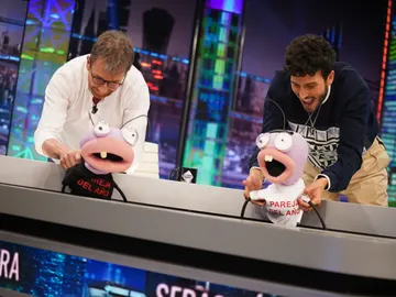 ¡Pablo Motos y Sebastián Yatra se comen a Trancas y Barrancas en directo en 'El Hormiguero 3.0'! ¡Pablo Motos y Sebastián Yatra se comen a Trancas y Barrancas en directo en 'El Hormiguero 3.0'!