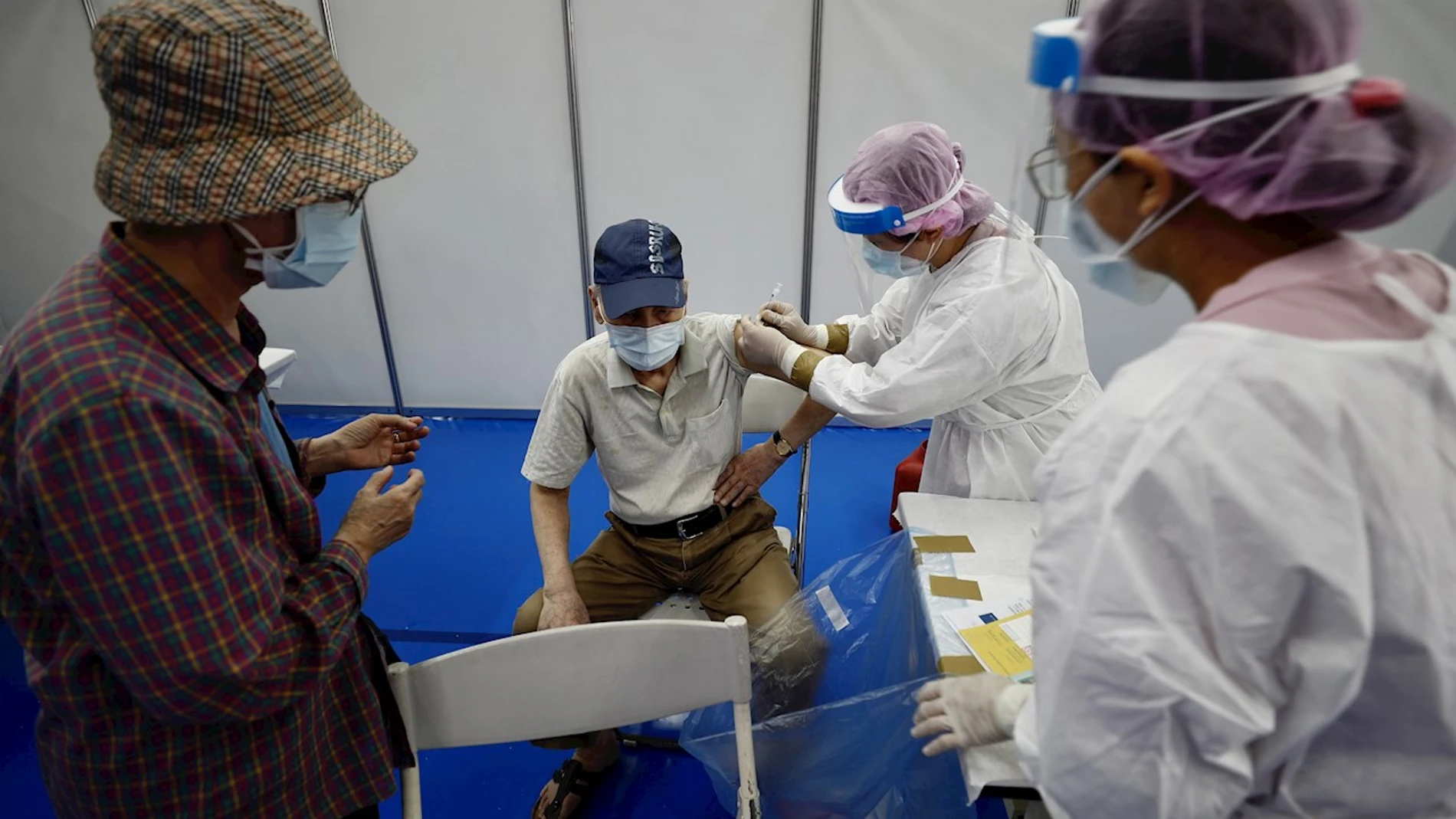 Centro de vacunación contra el coronavirus en China
