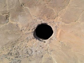 El 'pozo del Infierno', el misterioso cráter en Yemen que desconcierta a los geólogos de todo el mundo