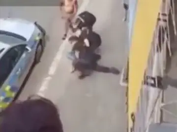 Un hombre muere en Teplice durante la detención de la policía Un hombre muere en Teplice durante la detención de la policía