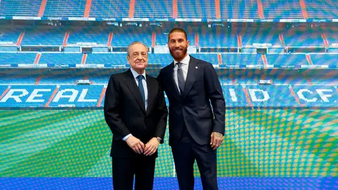Sergio Ramos posa junto a Florentino Pérez Sergio Ramos posa junto a Florentino Pérez