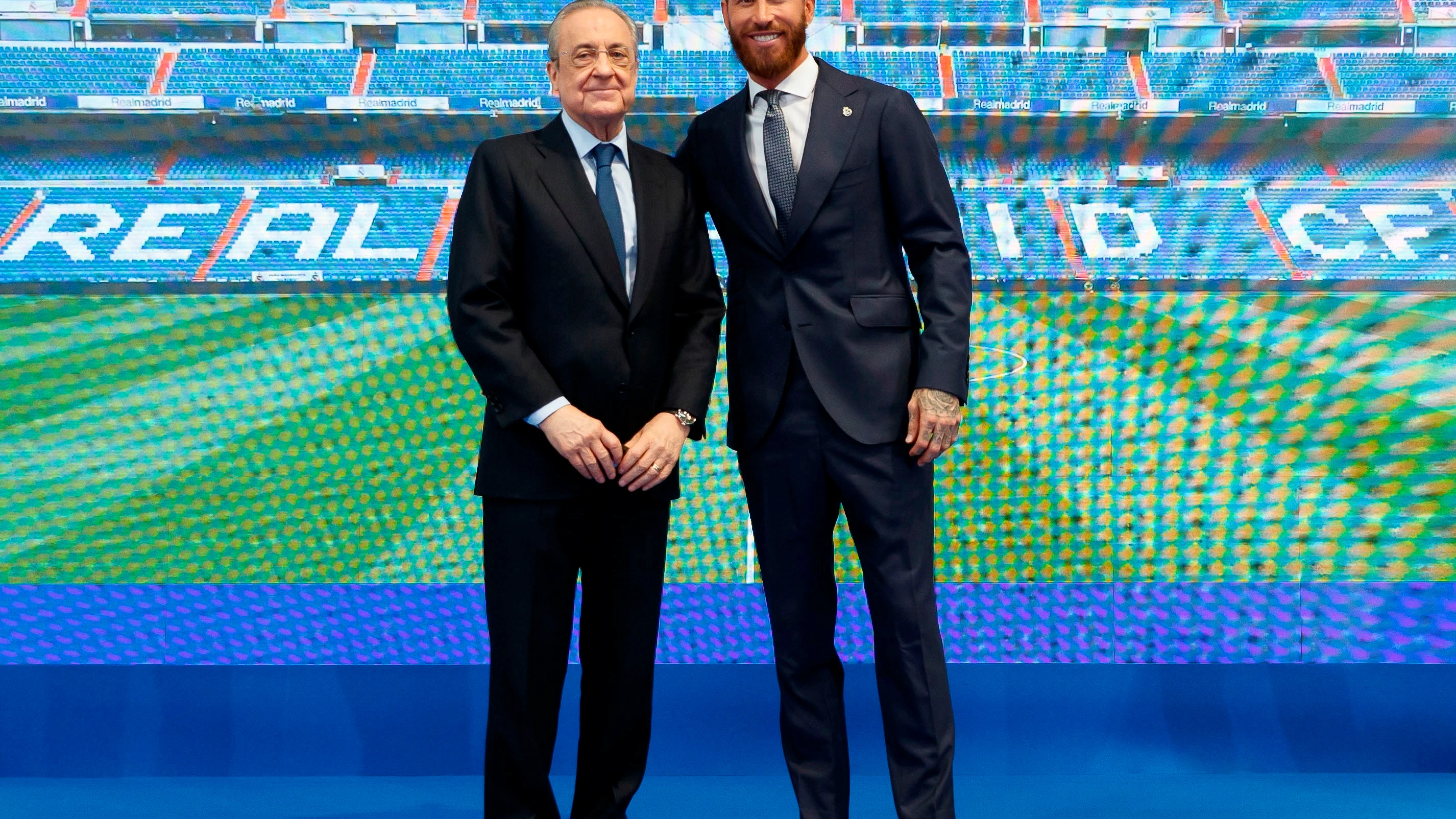 Sergio Ramos posa junto a Florentino P&eacute;rez