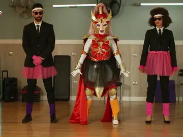 Dama Centella: “Aunque parezca que mi cuerpo es rígido, me muevo como una gacela” Dama Centella: “Aunque parezca que mi cuerpo es rígido, me muevo como una gacela”