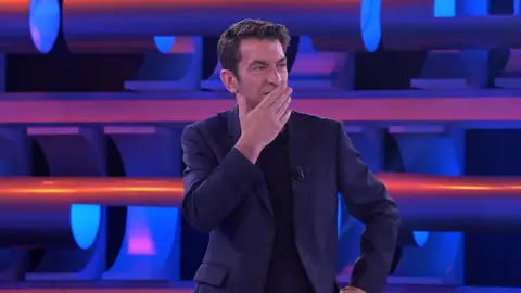 El tremendo lapsus de Arturo Valls con los comodines de Jolís: “¿Quieres que me vaya ya?” El tremendo lapsus de Arturo Valls con los comodines de Jolís: “¿Quieres que me vaya ya?”