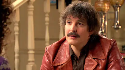 Batacazo de realidad para Guillermo: trata de hacer ver a Estefanía que son la pareja perfecta Batacazo de realidad para Guillermo: trata de hacer ver a Estefanía que son la pareja perfecta