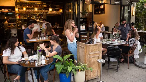 Israel vuelve a imponer la mascarilla obligatoria en espacios cerrados ante el repunte de casos Israel vuelve a imponer la mascarilla obligatoria en espacios cerrados ante el repunte de casos