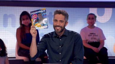 Un programa repleto de guiños a Luis de Lama: la portada de la revista de ‘Pasapalabra’, el color verde y una camiseta diseñada por él