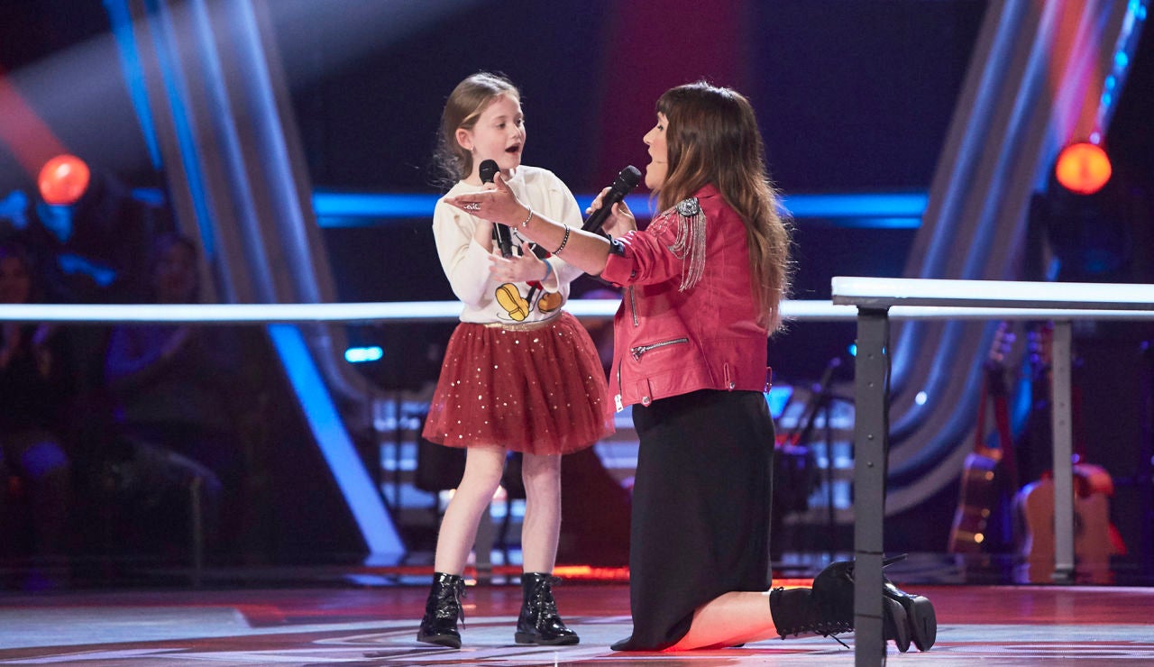 ¡Momento para llorar! Rozalén canta con Sofía Pérez la versión más conmovedora de ‘La puerta violeta’