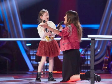 ¡Momento para llorar! Rozalén canta con Sofía Pérez la versión más conmovedora de ‘La puerta violeta’