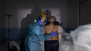 El Hospital Provincial de Castelló es el centro de referencia en oncología de la provincia. La pandemia ha obligado a realizar un gran esfuerzo a toda la plantilla para adaptarse a las medidas de seguridad sin dejar de atender a sus pacientes cuyos tratamientos son -en muchos casos- inaplazables. Castelló, 29 de abril de 2020. (© Carme Ripollés Martinez)