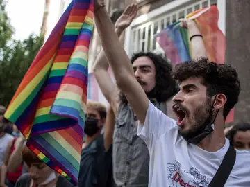 La Policía dispersa una marcha del Orgullo en Estambul La Policía dispersa una marcha del Orgullo en Estambul