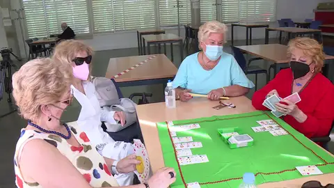 Los centros de mayores empiezan a recuperar la normalidad tras año y medio de cierre por el coronavirus Los centros de mayores empiezan a recuperar la normalidad tras año y medio de cierre por el coronavirus