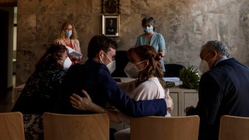 Amanda y David se casaron el 5 de junio, el mismo día en que David cumplía 35 años. Durante la pandemia le detectaron un cáncer en estado terminal. Falleció el 11 de julio. Madrid, 5 de junio, 2020. (© Pablo García Sacristán)